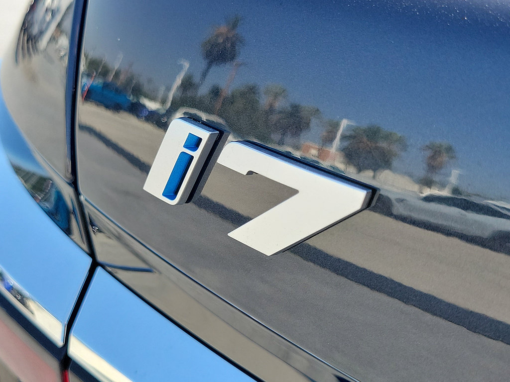 New 2026 BMW i7 M70 RWD image 7
