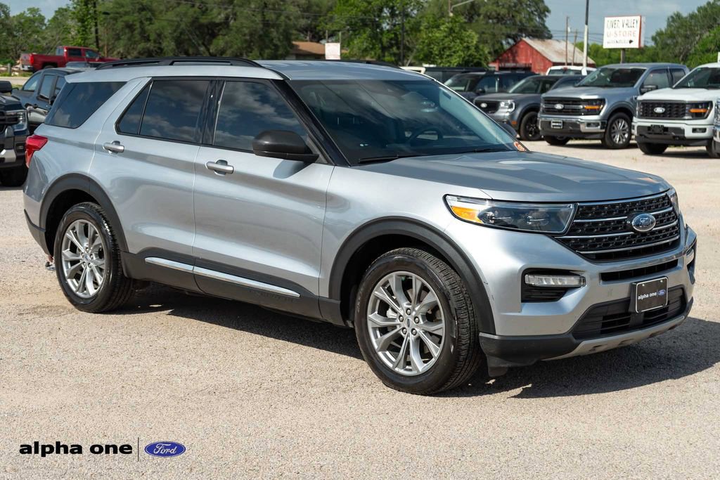 Used 2022 Ford Explorer XLT w/ Equipment Group 202A RWD image 3