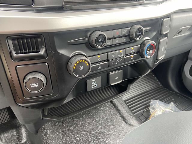 New 2025 Ford F350 XL w/ XL Chrome Package image 19