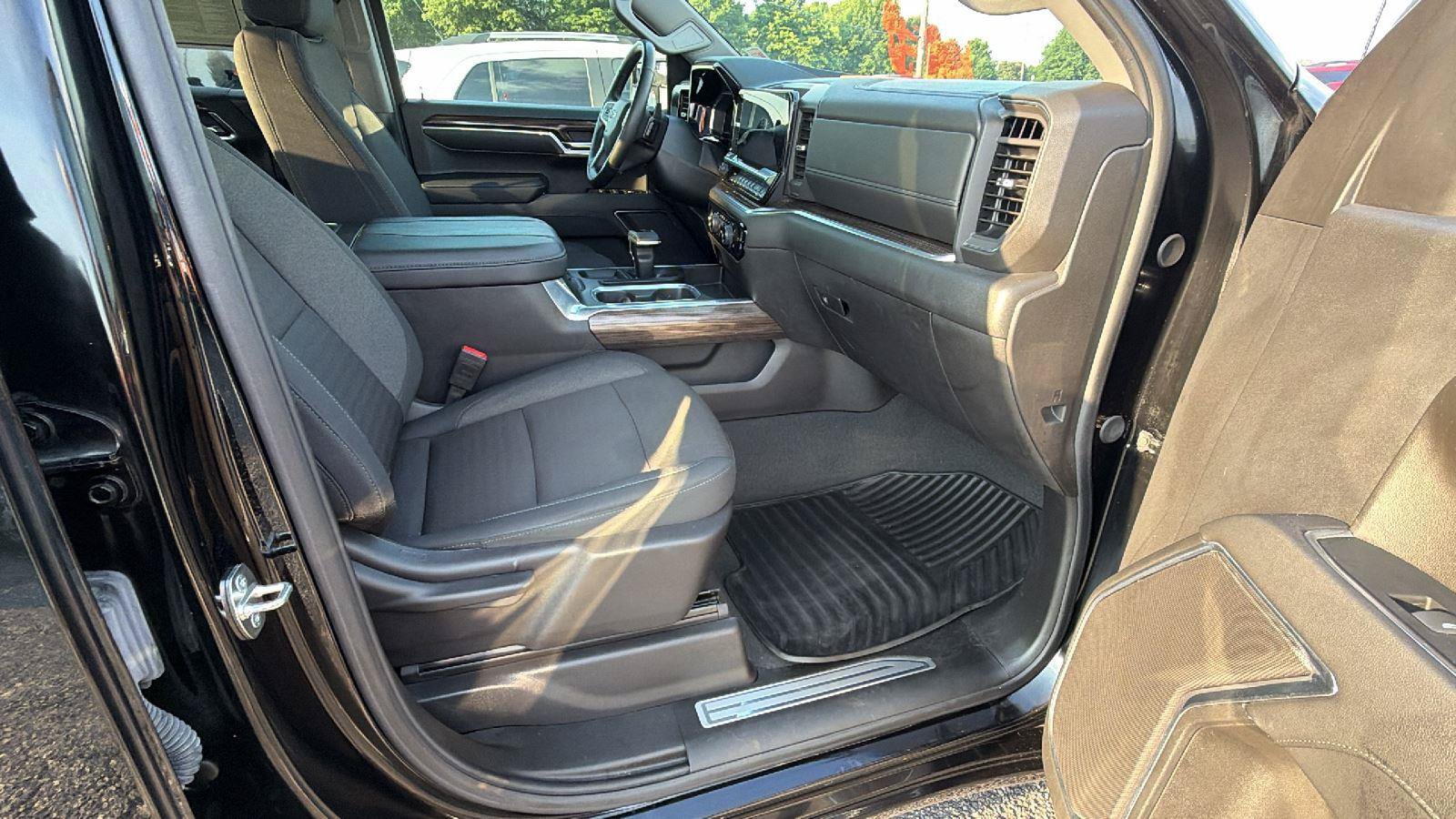 Used 2024 Chevrolet Silverado 1500 RST w/ Z71 Off-Road Package AWD/4WD image 16