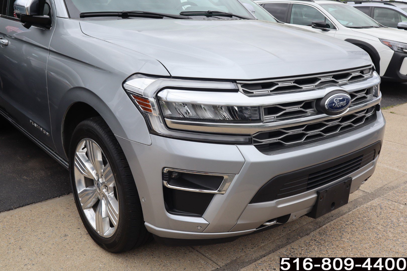 Used 2024 Ford Expedition Platinum AWD/4WD image 2