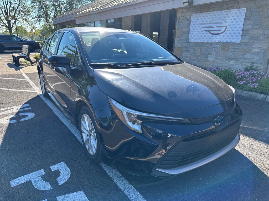Used 2023 Toyota Corolla XLE FWD image 4