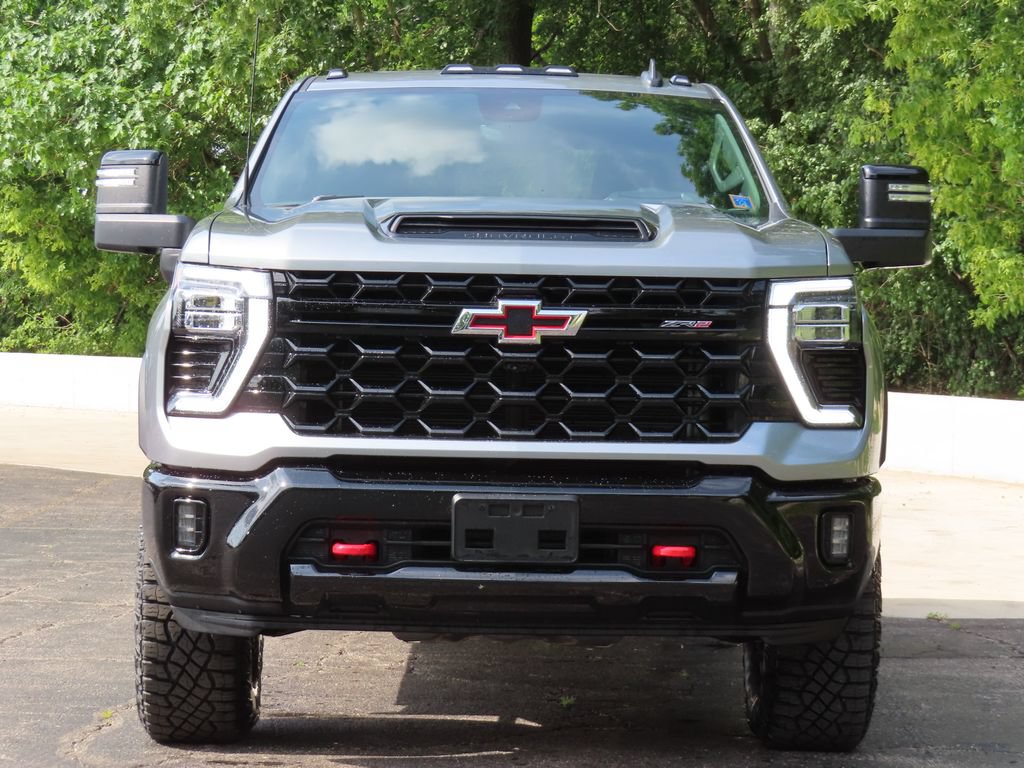 Used 2024 Chevrolet Silverado 2500 ZR2 w/ Technology Package AWD/4WD image 4