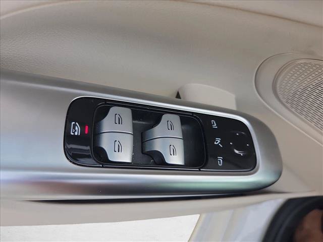 Used 2024 Mercedes-Benz C 300 Sedan image 10