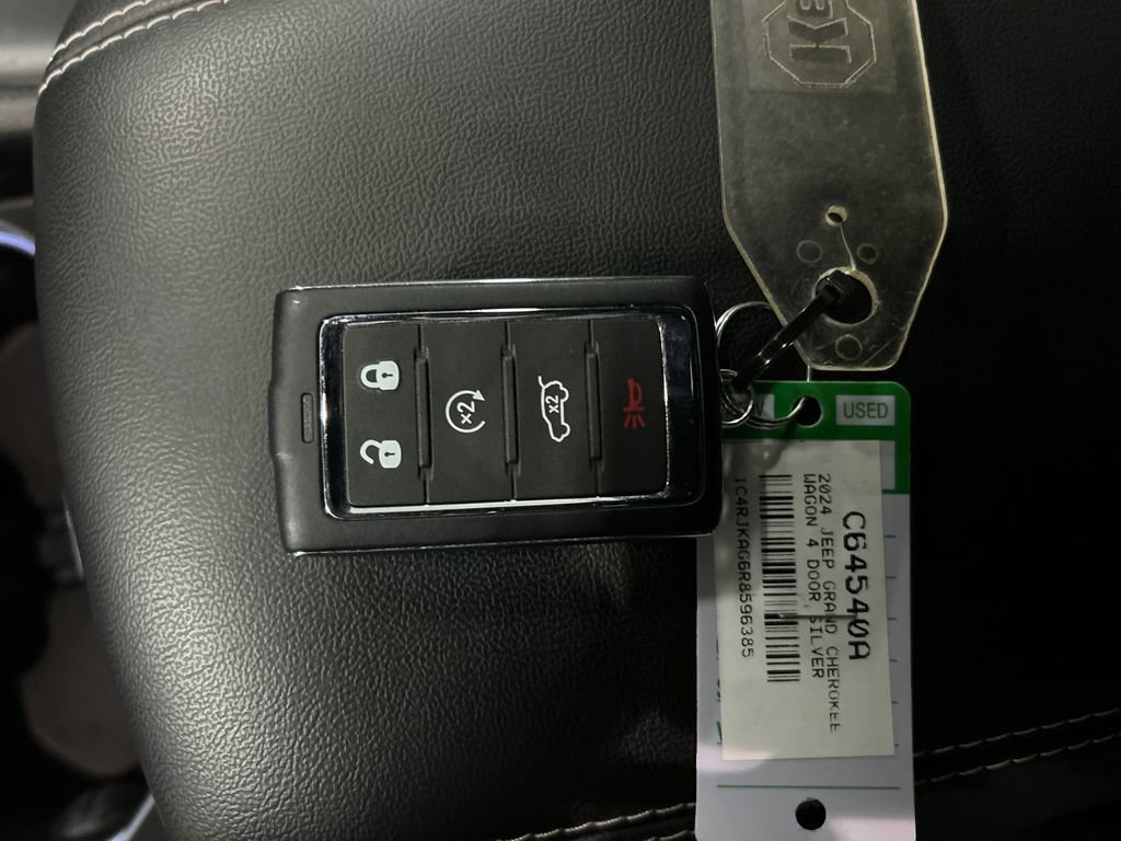 Used 2024 Jeep Grand Cherokee L Laredo image 22