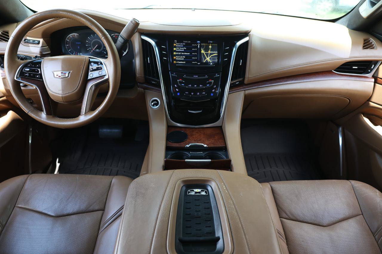Used 2017 Cadillac Escalade ESV Platinum RWD image 2