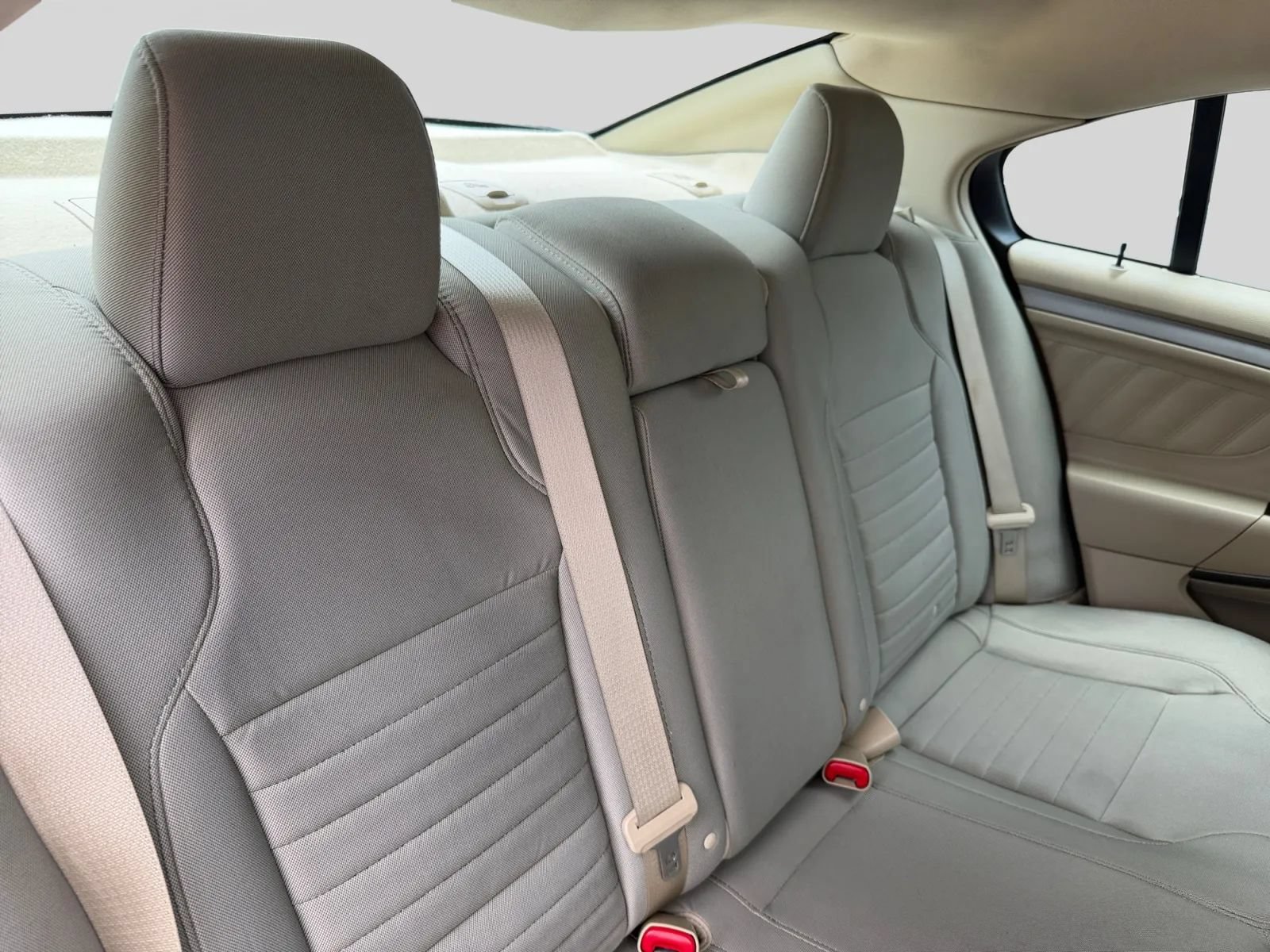 Used 2014 Ford Taurus SE FWD image 18