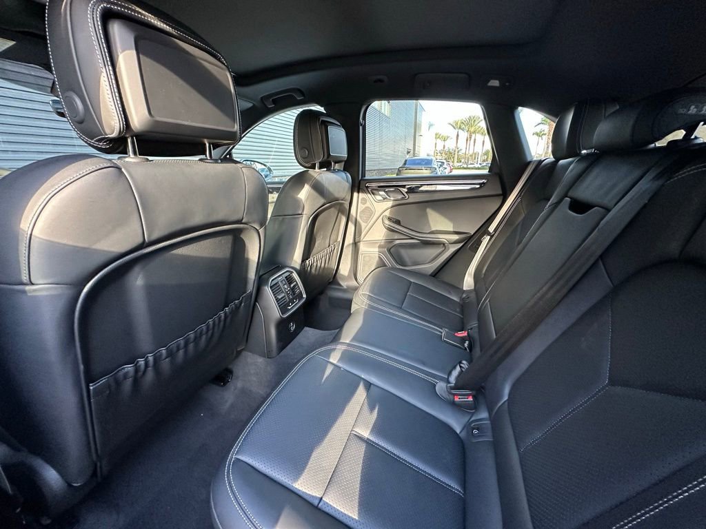 Certified 2025 Porsche Macan T image 34