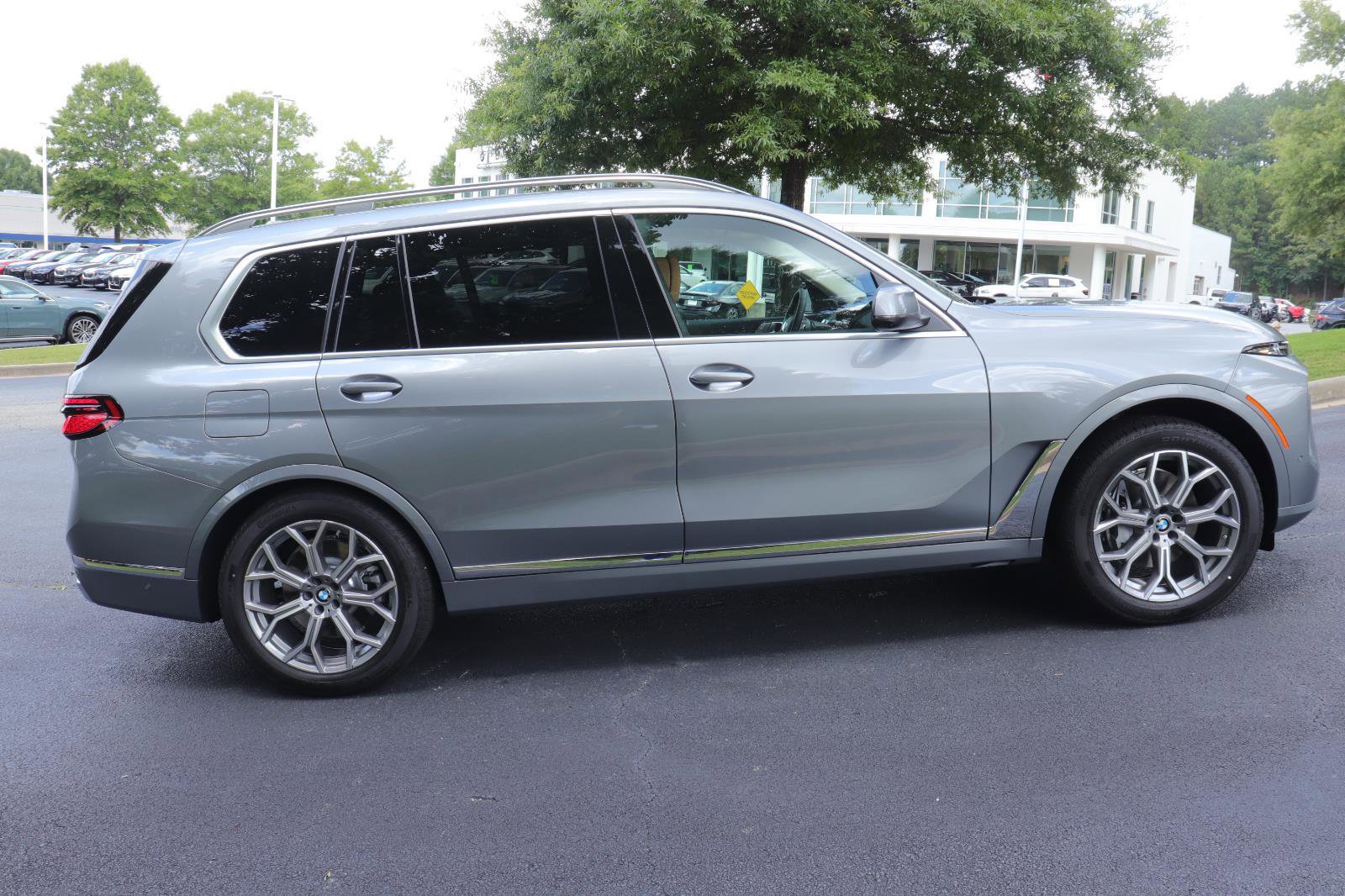 New 2026 BMW X7 xDrive40i w/ Premium Package image 9