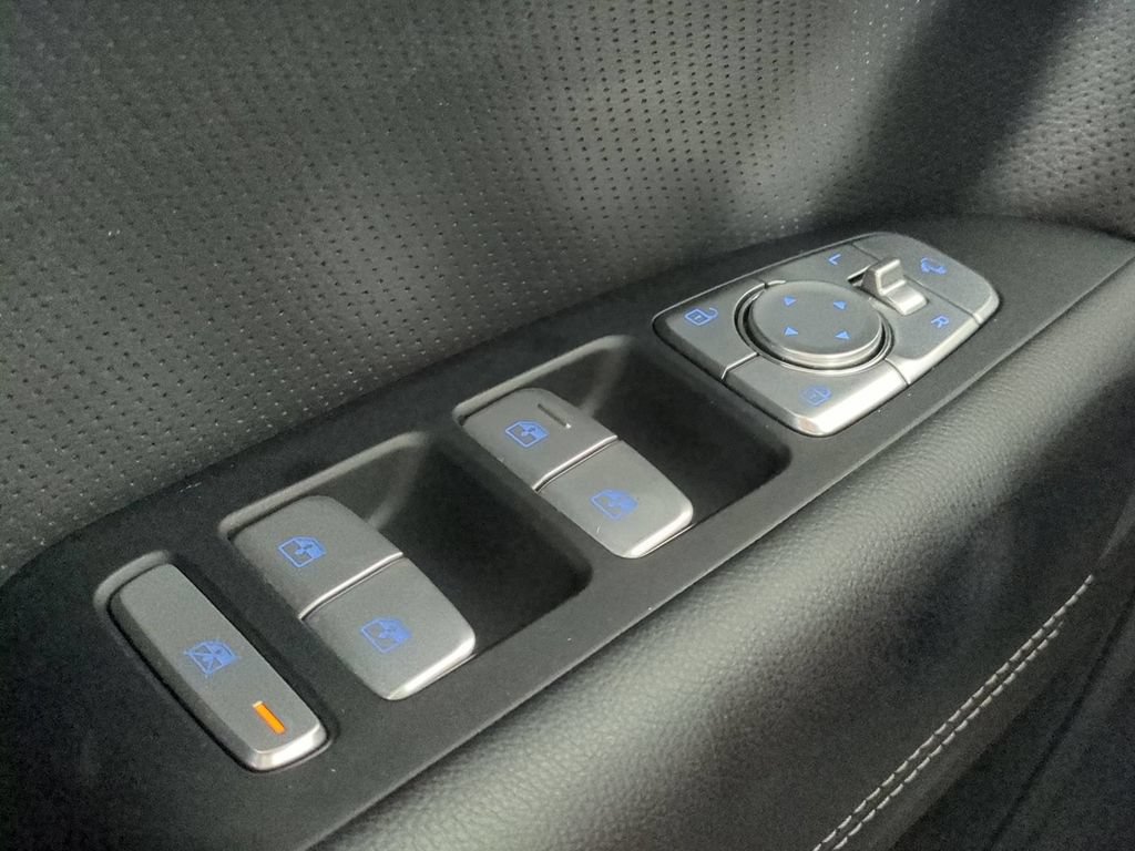 Used 2023 Genesis G70 3.3T RWD image 30