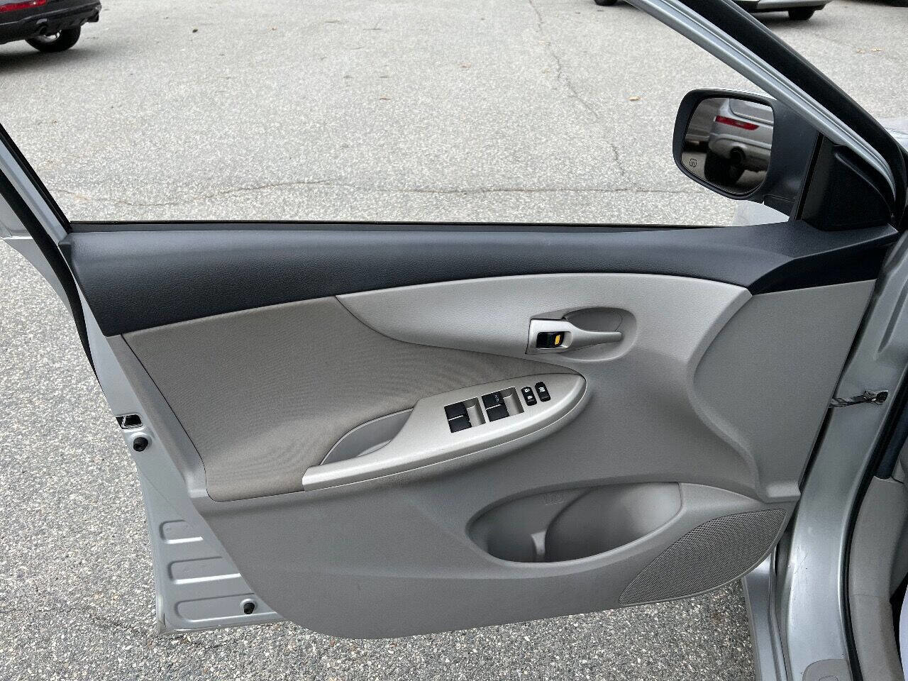 Used 2013 Toyota Corolla LE w/ Premium Pkg image 22