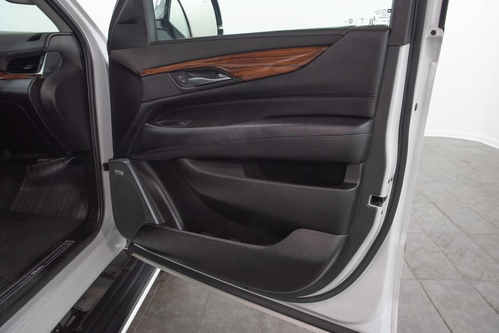 Used 2017 Cadillac Escalade ESV Premium Luxury AWD/4WD image 19