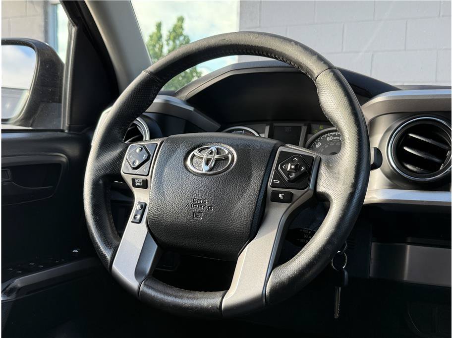 Used 2017 Toyota Tacoma SR5 w/ Tow Package RWD image 8