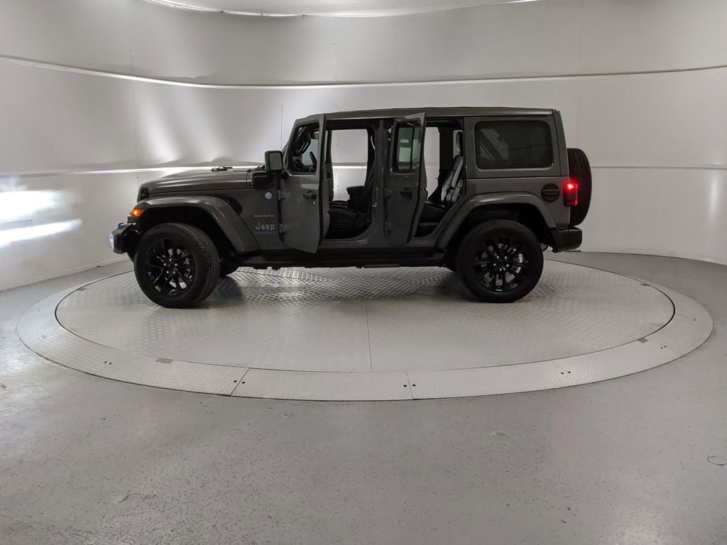 Used 2023 Jeep Wrangler Unlimited Sahara w/ Cold Weather Group image 12