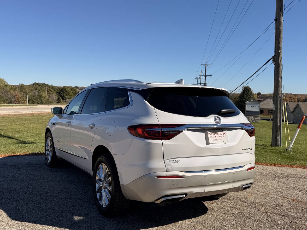 Used 2019 Buick Enclave Avenir w/ Avenir Technology Package AWD/4WD image 3