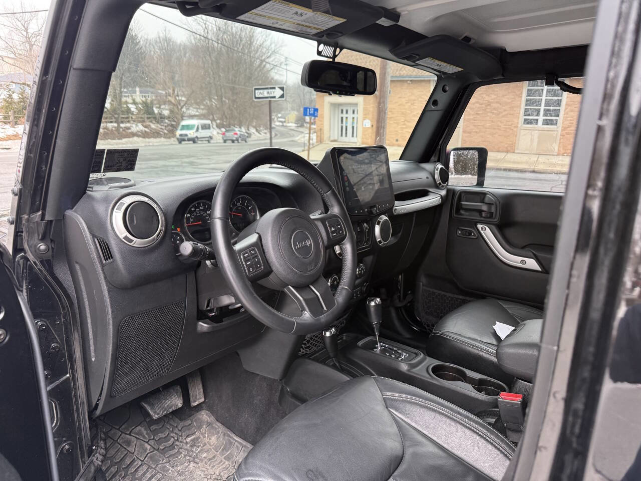 Used 2017 Jeep Wrangler Unlimited Sahara w/ Connectivity Group image 13