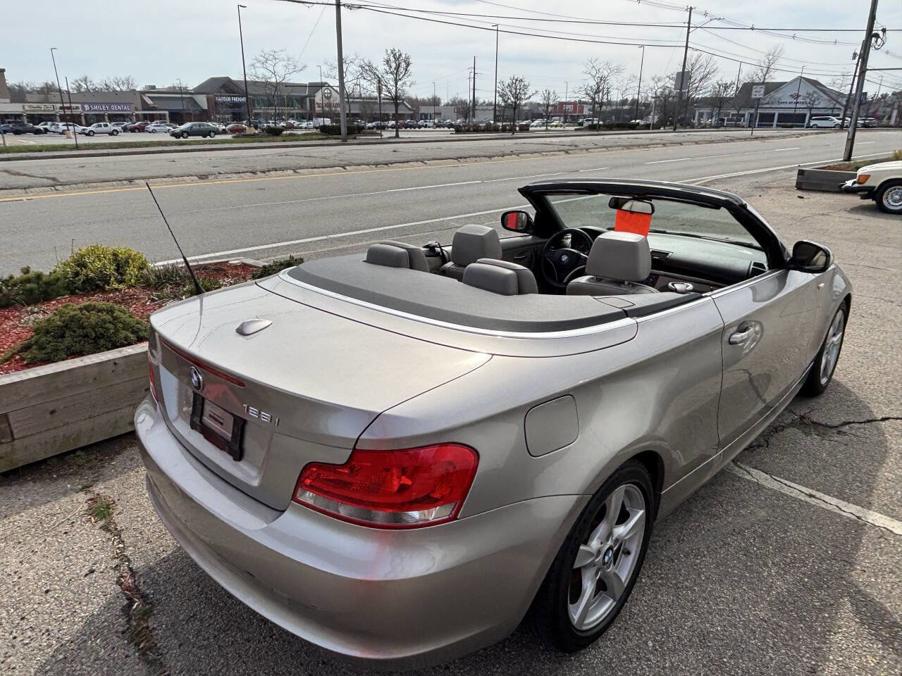 Used 2012 BMW 128i Convertible RWD image 2