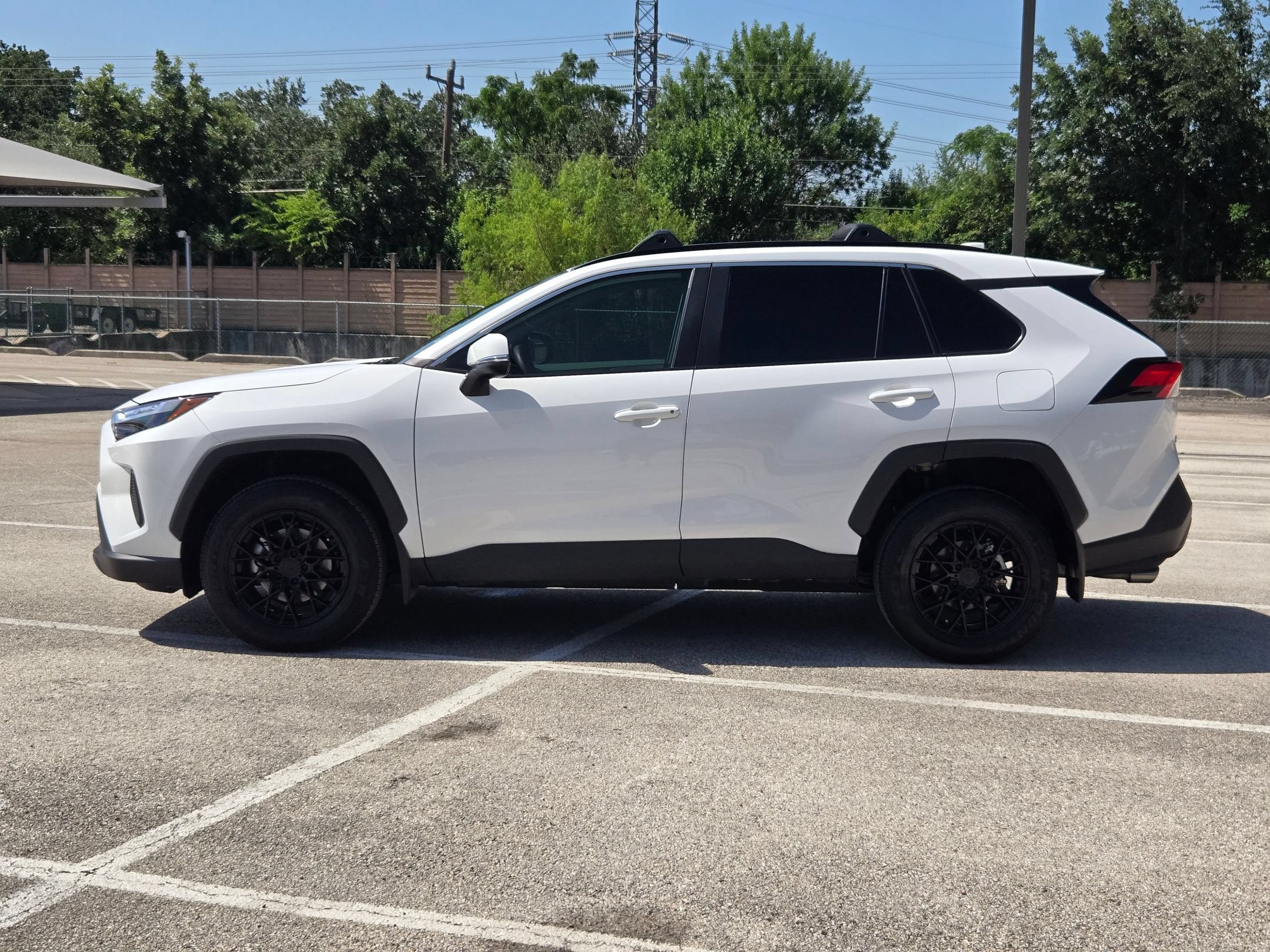 Used 2023 Toyota RAV4 XLE w/ Convenience Package FWD image 7