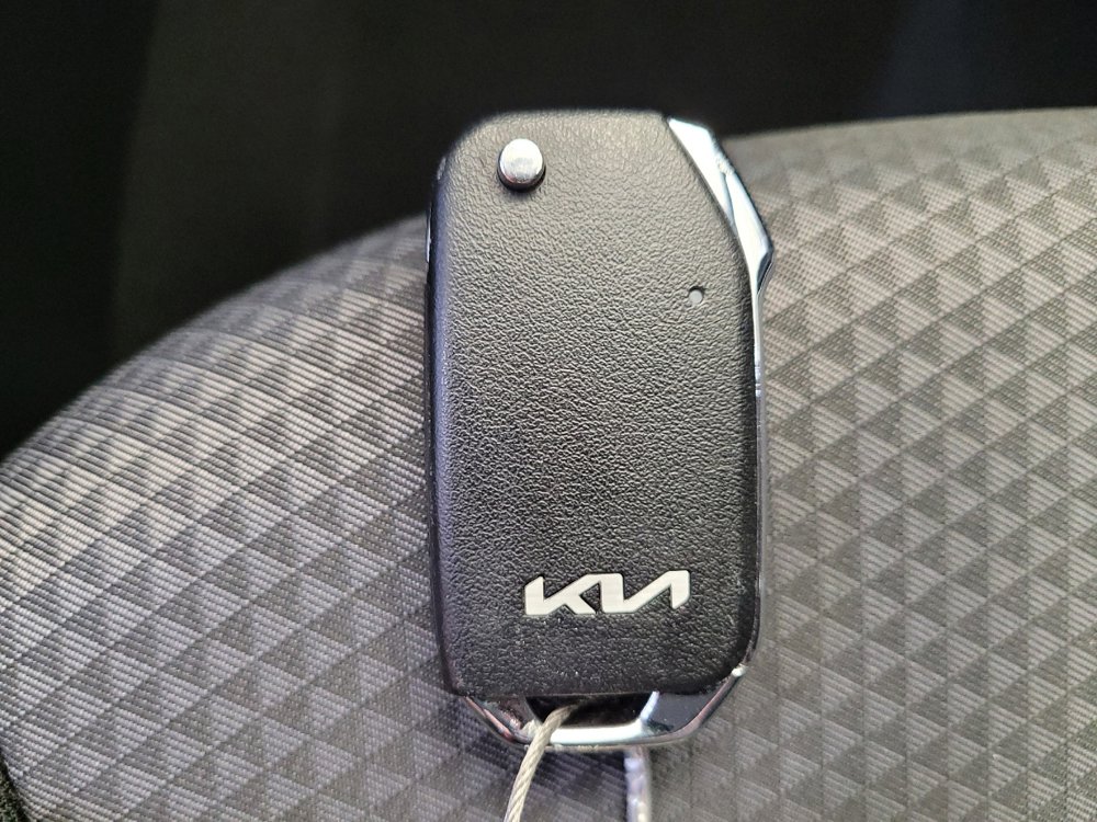 Used 2025 Kia Soul LX w/ LX Technology Package image 32