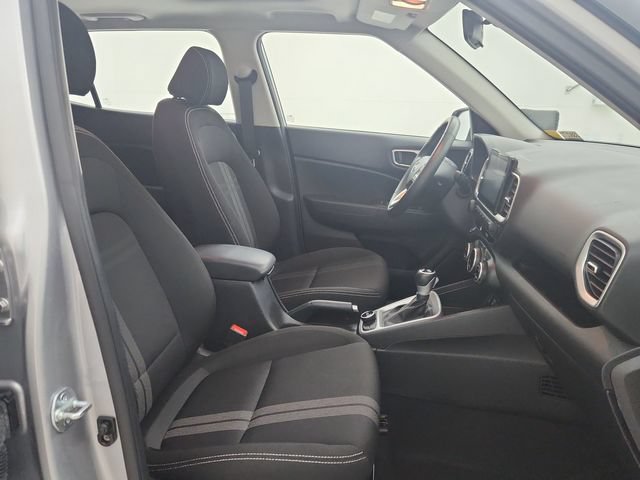 Used 2025 Hyundai Venue SEL FWD image 31