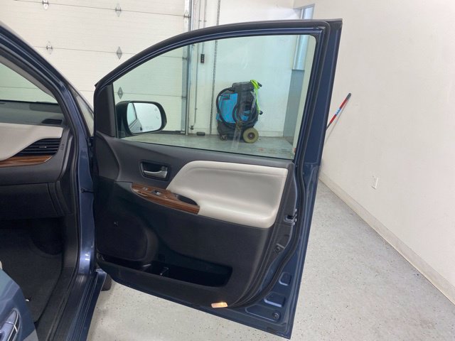 Used 2017 Toyota Sienna Limited Premium AWD/4WD image 34