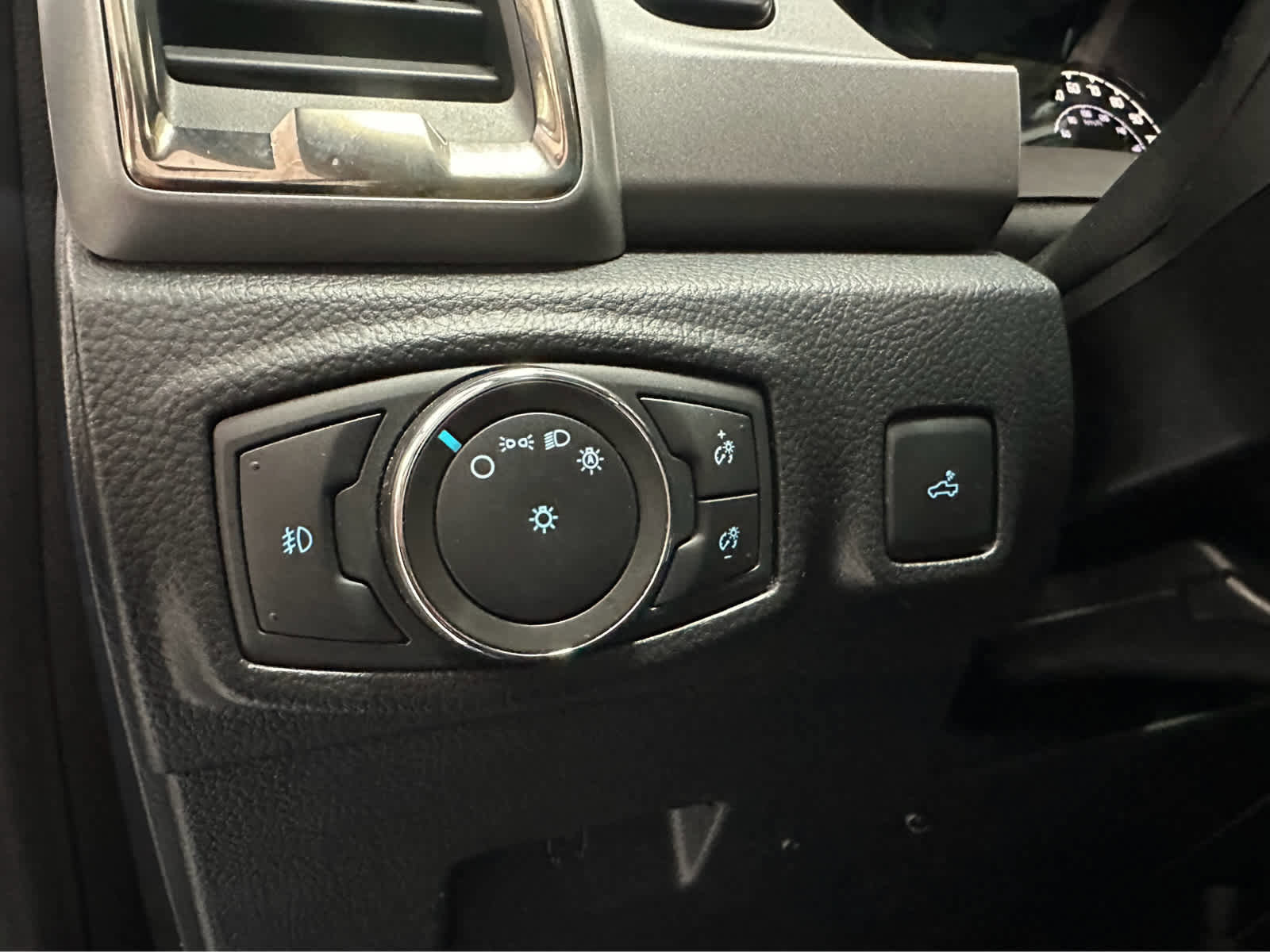 Used 2022 Ford Ranger XLT w/ Equipment Group 302A High AWD/4WD image 17