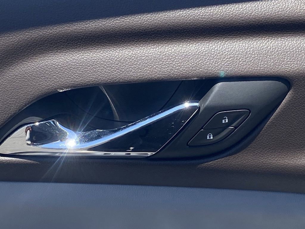 Used 2020 GMC Acadia SLE w/ Driver Convenience Package FWD image 19
