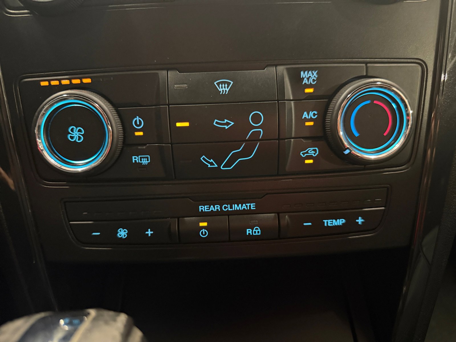 Used 2018 Ford Explorer XLT FWD image 20