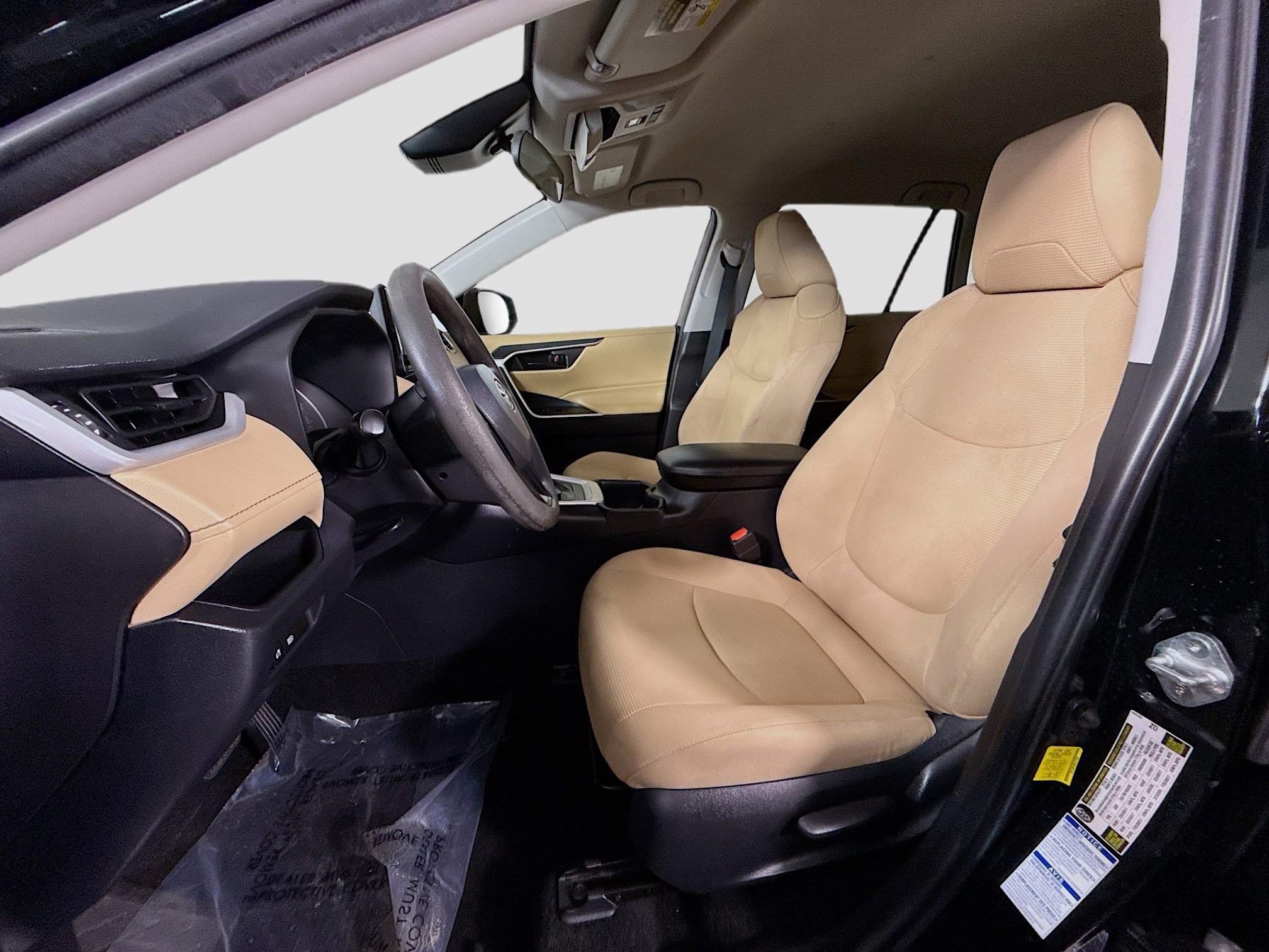 Used 2022 Toyota RAV4 LE image 17