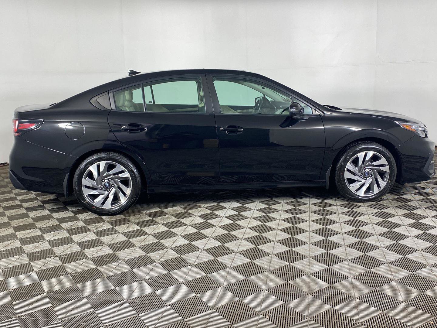 Used 2024 Subaru Legacy Limited AWD/4WD image 4