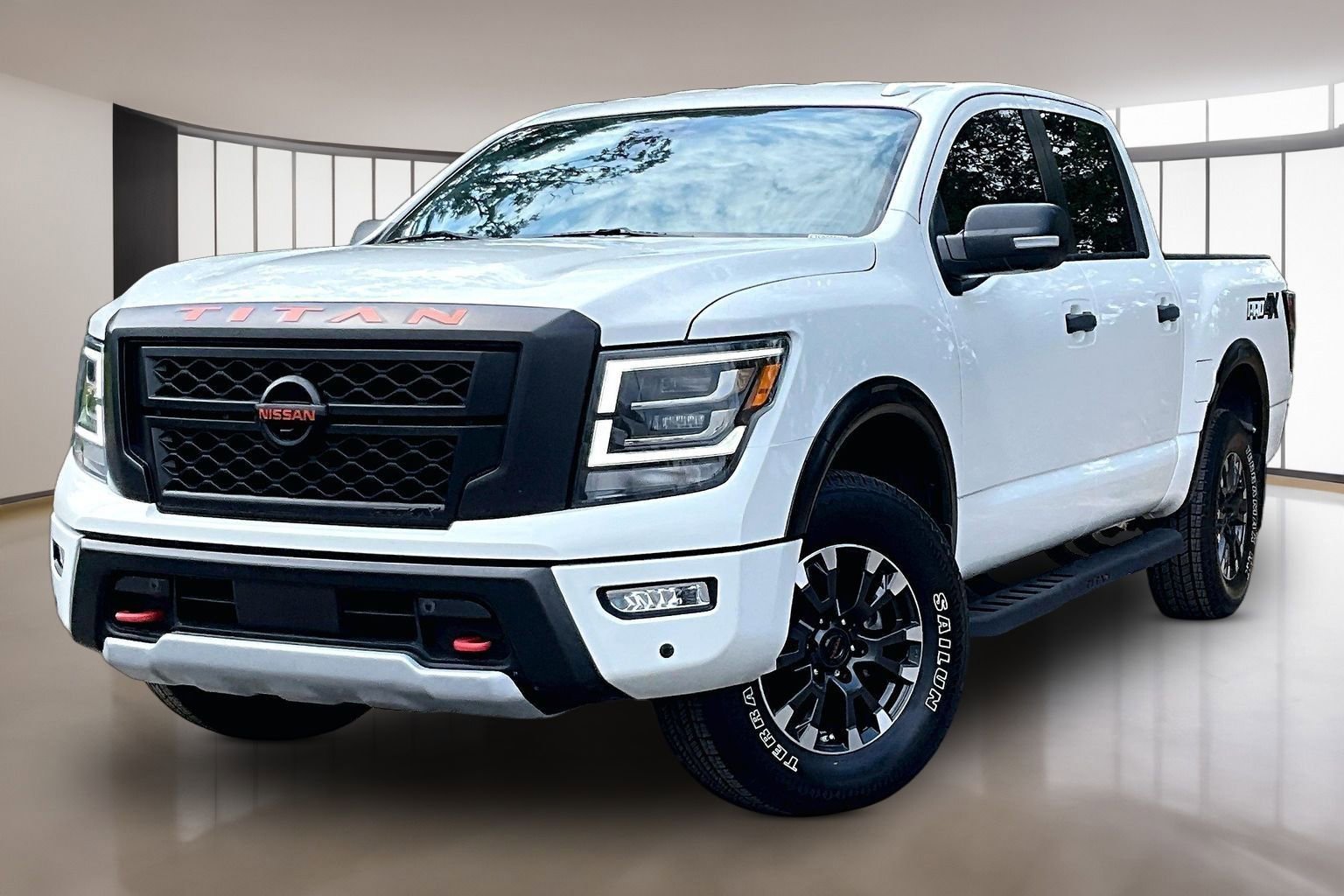 Used 2021 Nissan Titan PRO-4X w/ Pro-4x Convenience Package AWD/4WD image 3