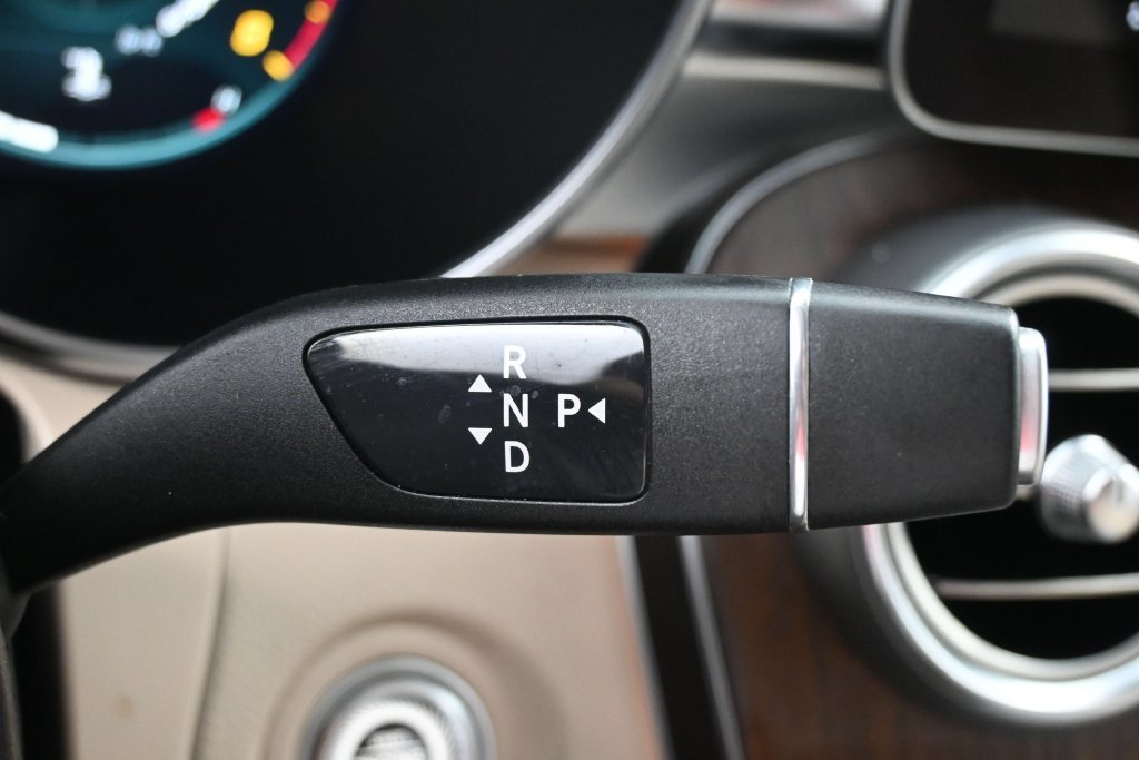 Used 2022 Mercedes-Benz GLC 300 w/ Premium Package Lite image 18