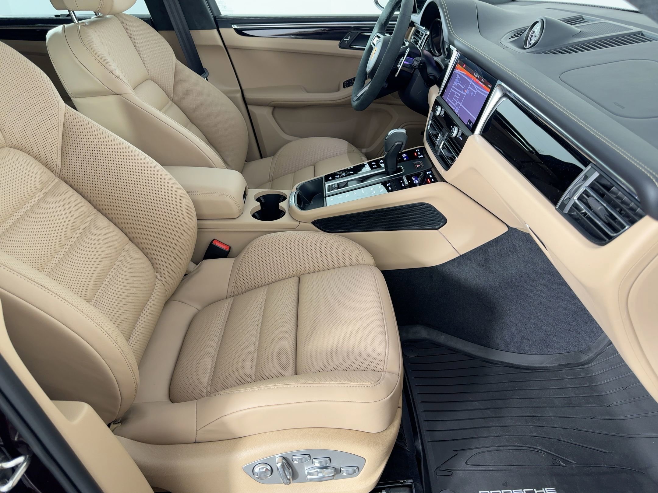 New 2026 Porsche Macan GTS AWD/4WD image 30