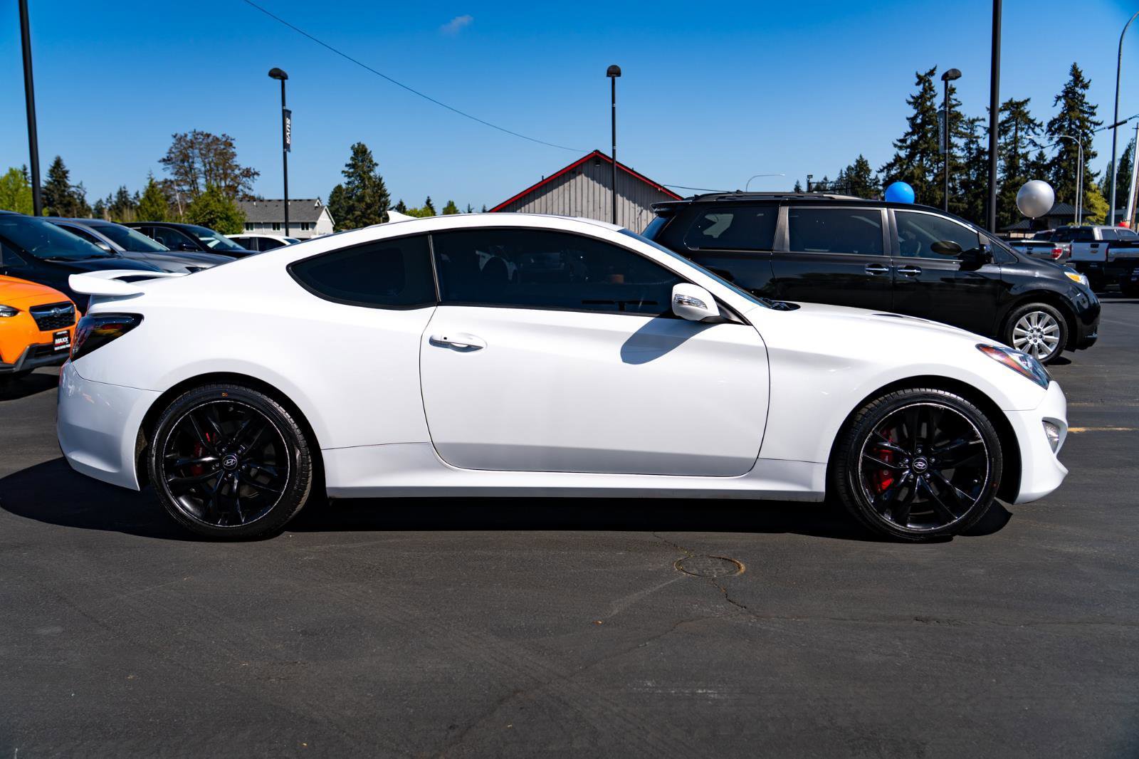 Used 2016 Hyundai Genesis Coupe 3.8 RWD image 7