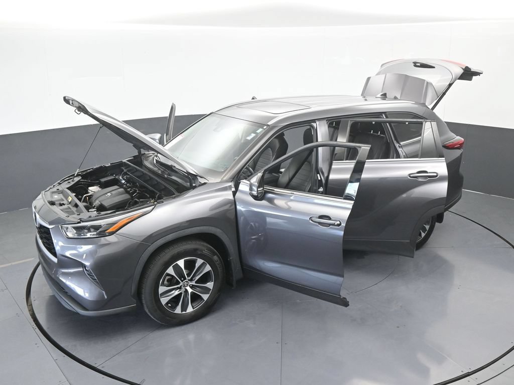 Used 2022 Toyota Highlander XLE AWD/4WD image 64