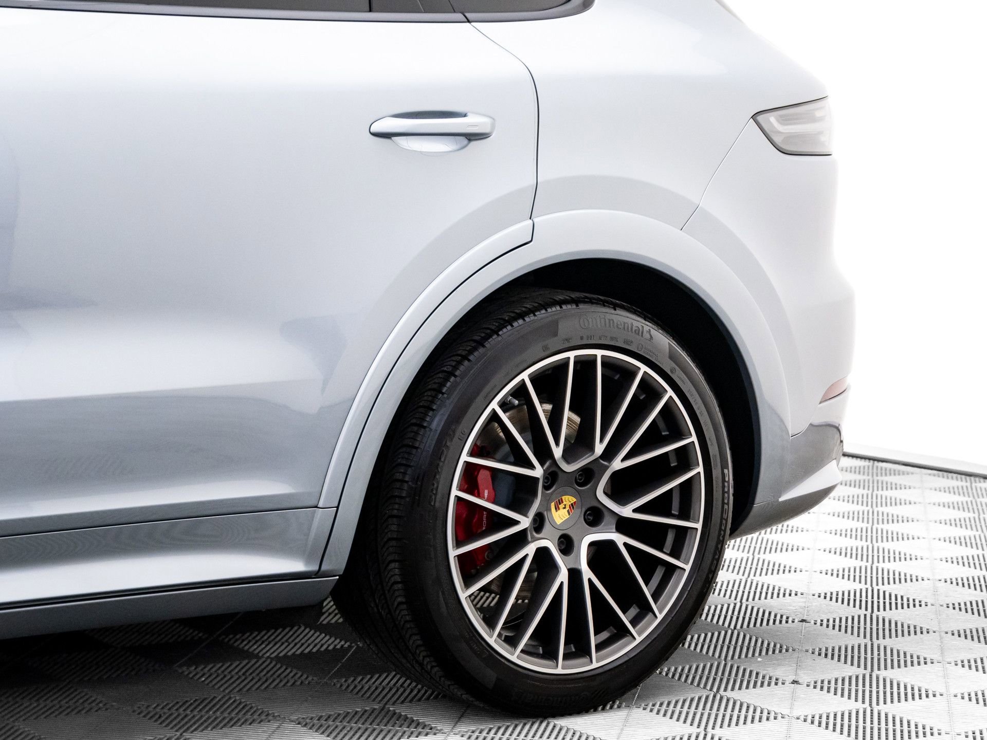 Used 2021 Porsche Cayenne GTS image 35