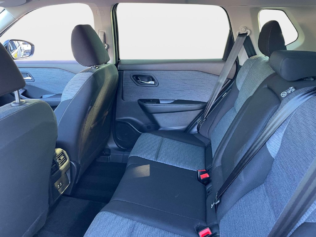 Used 2023 Nissan Rogue SV FWD image 16