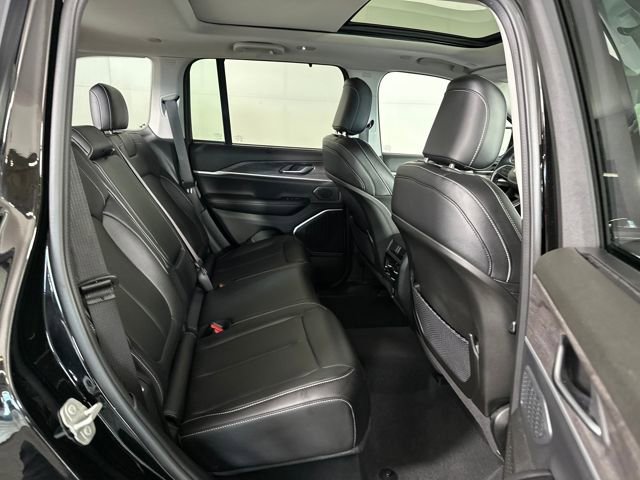 Used 2023 Jeep Grand Cherokee 30th Anniversary image 27