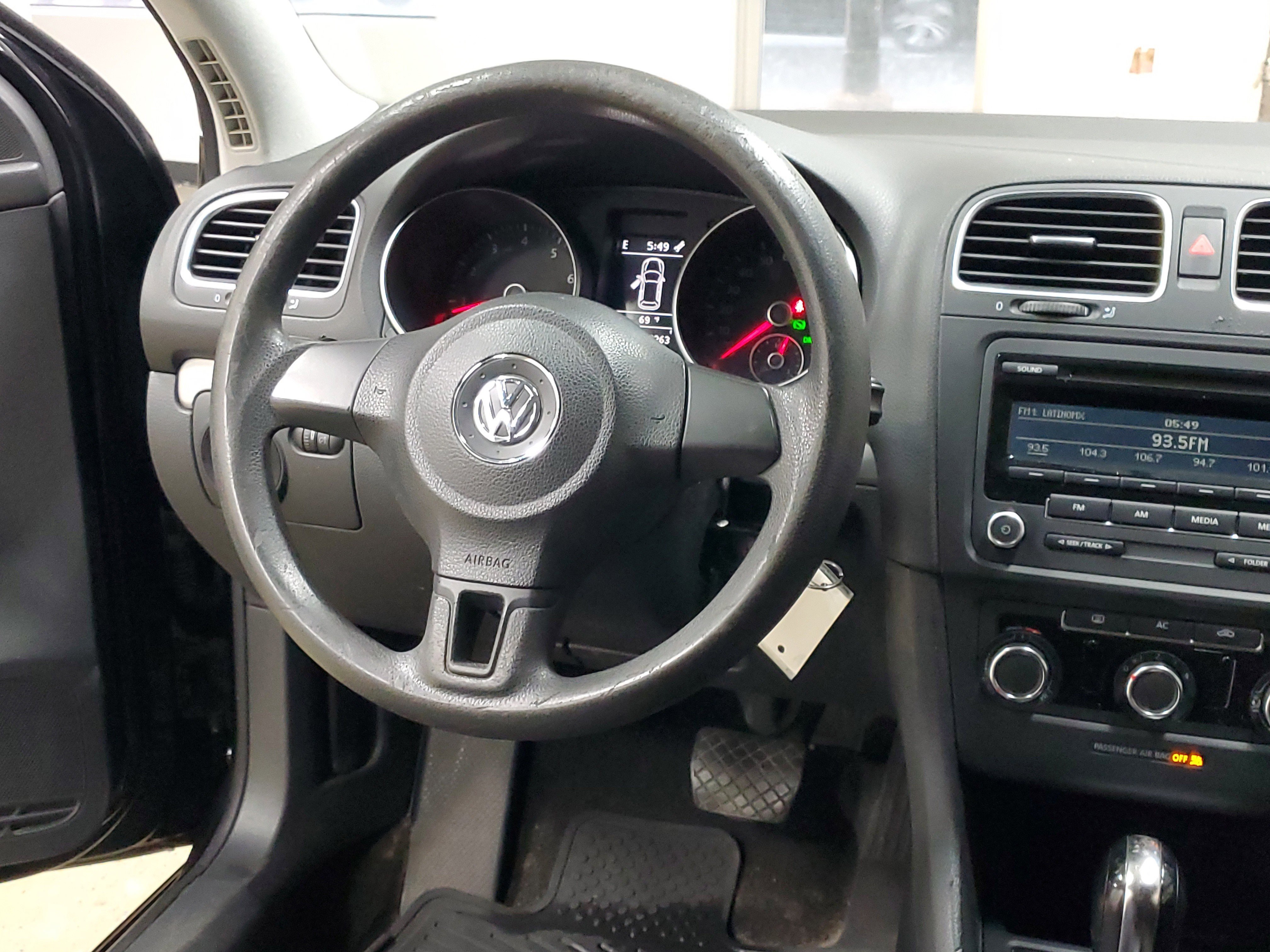 Used 2012 Volkswagen Golf 2-Door FWD image 12