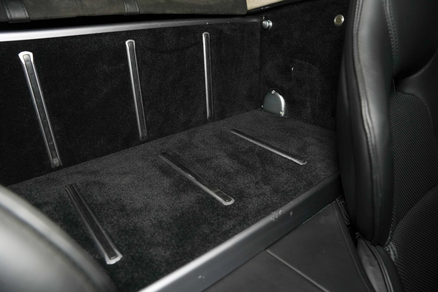 Used 2011 Aston Martin Rapide Luxe RWD image 37