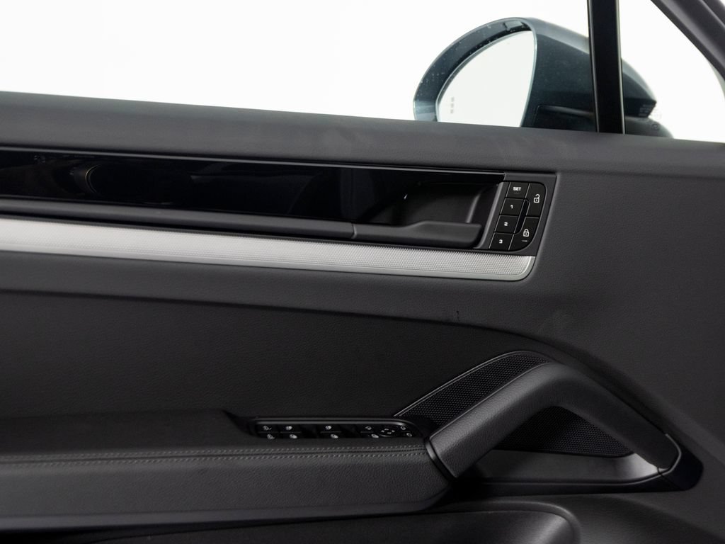 New 2026 Porsche Cayenne Coupe AWD/4WD image 17