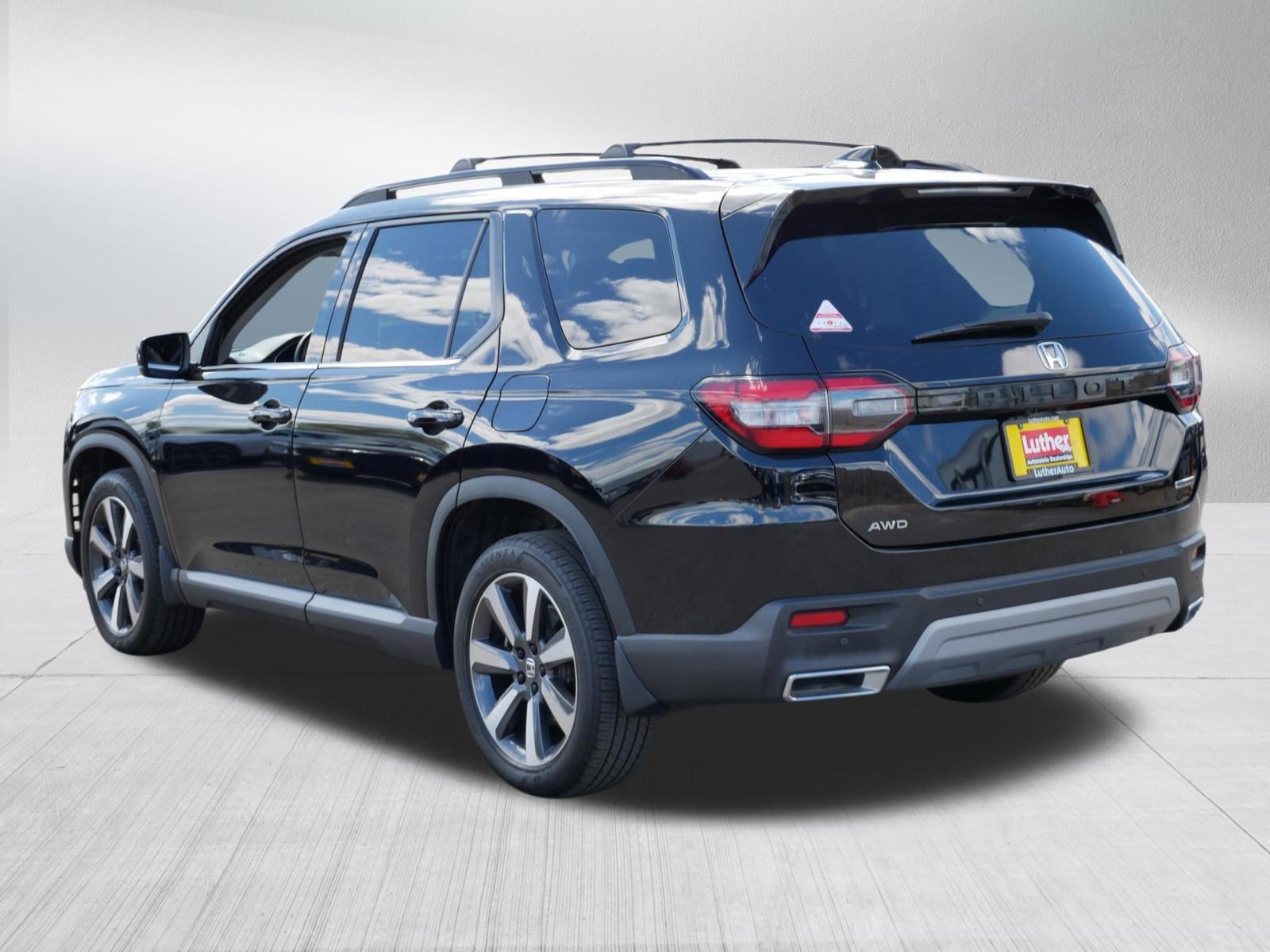 Certified 2023 Honda Pilot Touring image 5