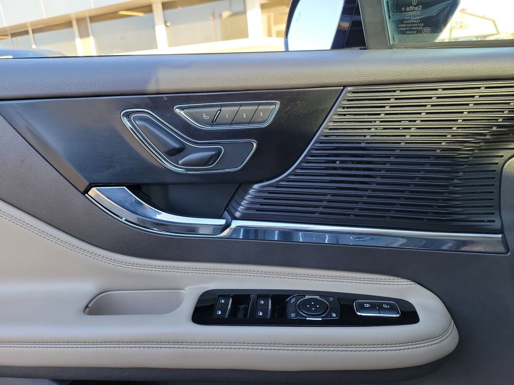 Used 2022 Lincoln Corsair FWD w/ Premium Package image 18