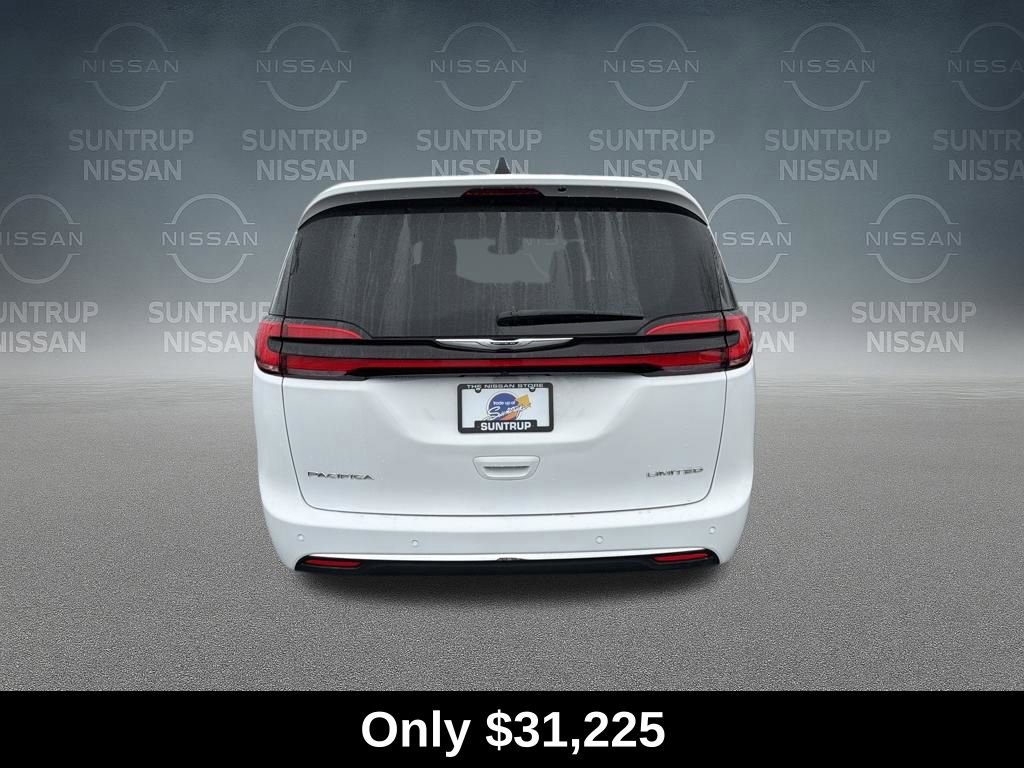 Used 2024 Chrysler Pacifica Limited image 4