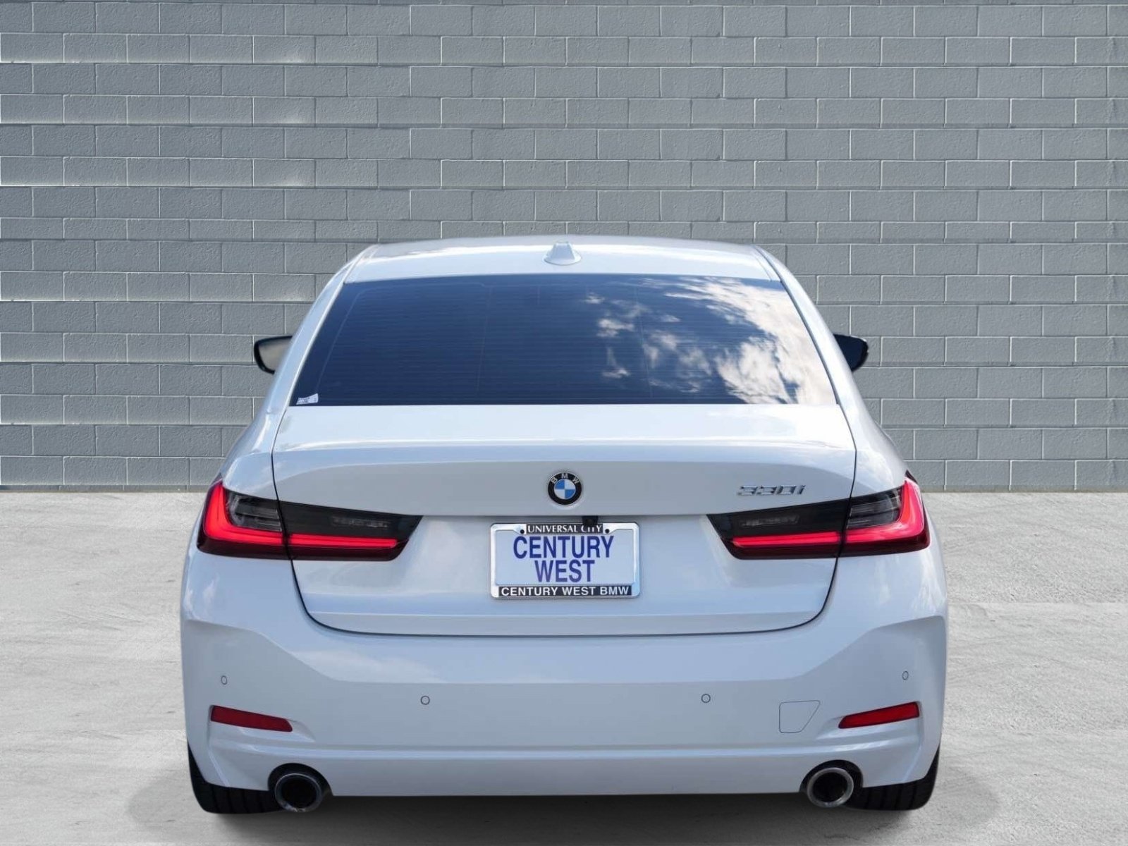 Used 2024 BMW 330i Sedan w/ Convenience Package RWD image 4