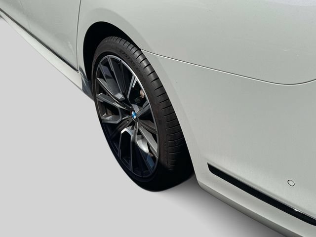 Used 2021 BMW 750i xDrive w/ M Sport Package AWD/4WD image 9