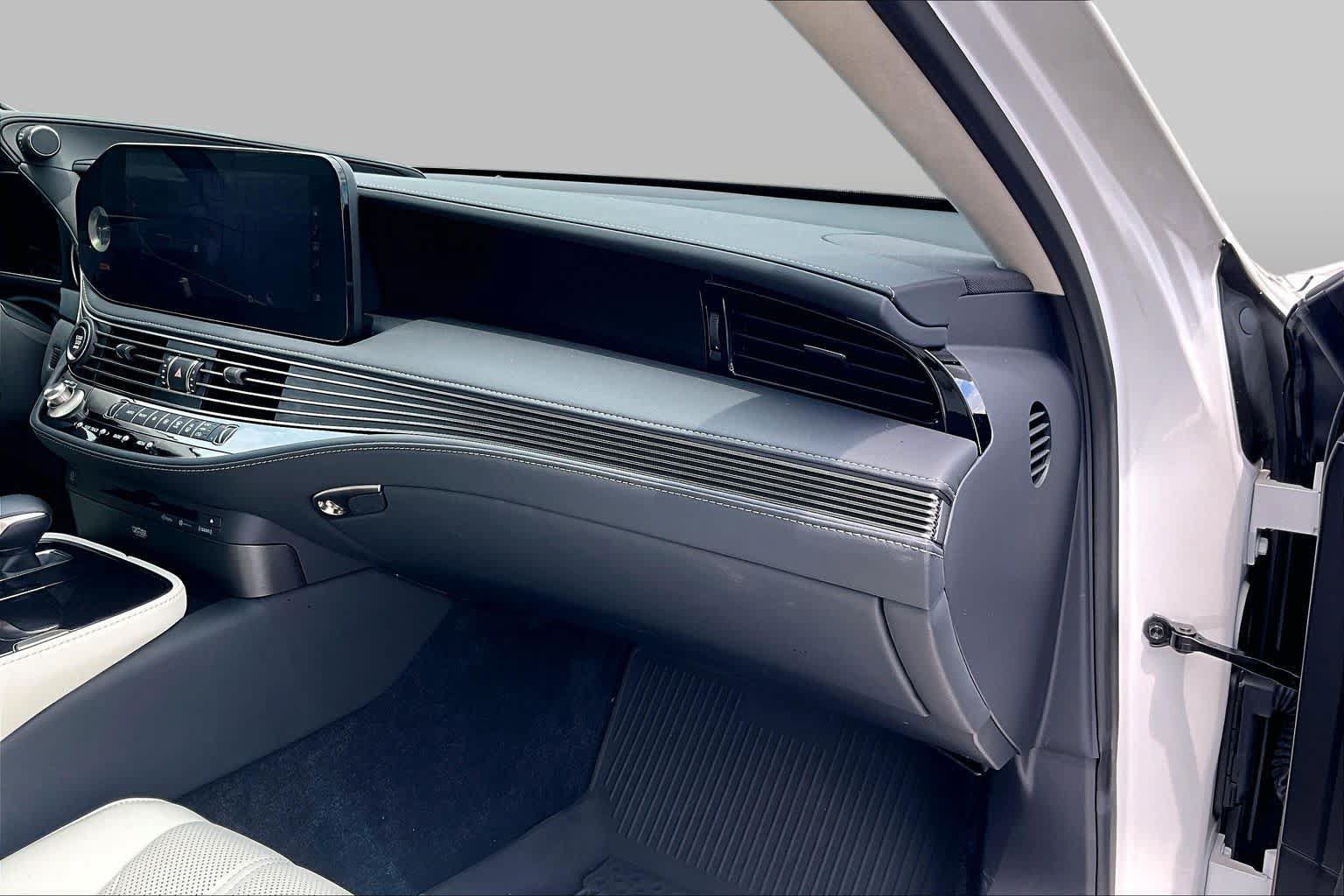 Used 2022 Lexus LS 500 w/ Interior Upgrade Package RWD image 19