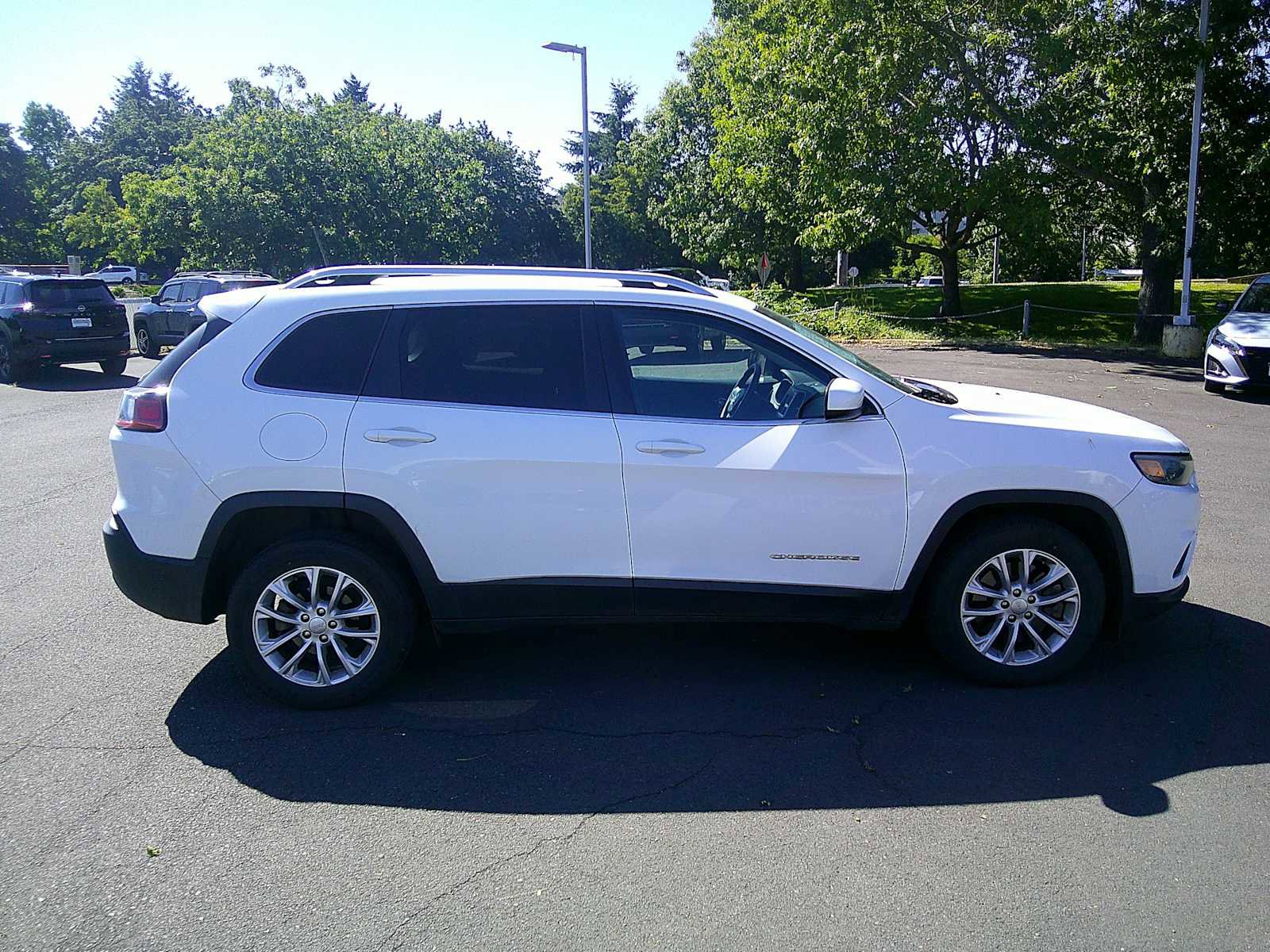 Used 2019 Jeep Cherokee Latitude w/ Popular Appearance Group FWD image 6