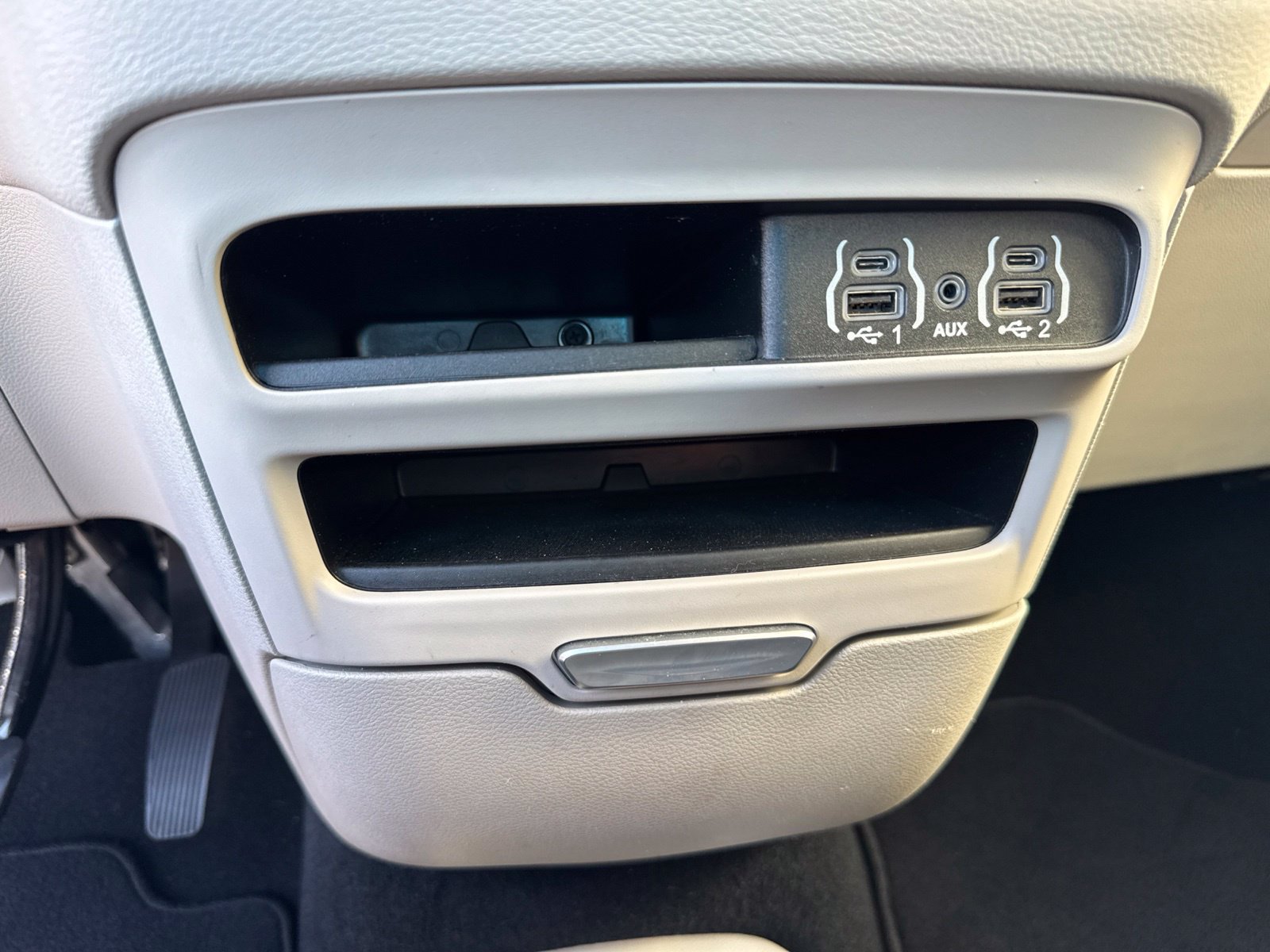 Used 2023 Chrysler Voyager LX FWD image 24