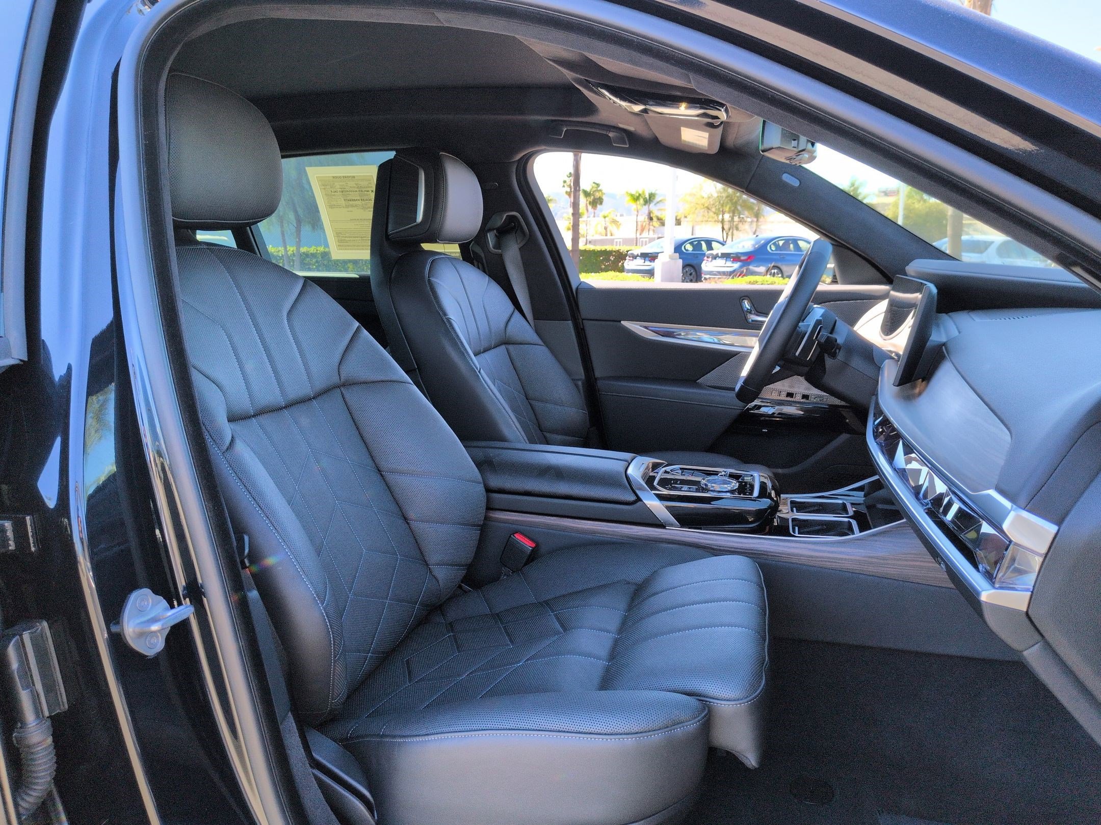 Certified 2024 BMW 760i xDrive w/ Premium Package 2 image 33